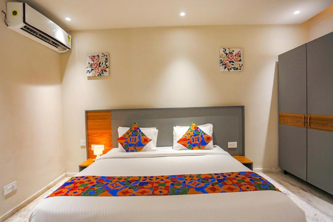 Fabhotel Clarks Suites Noida Exterior foto