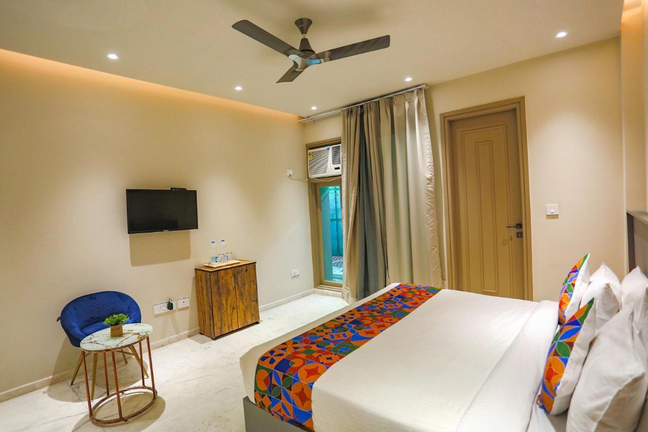 Fabhotel Clarks Suites Noida Exterior foto