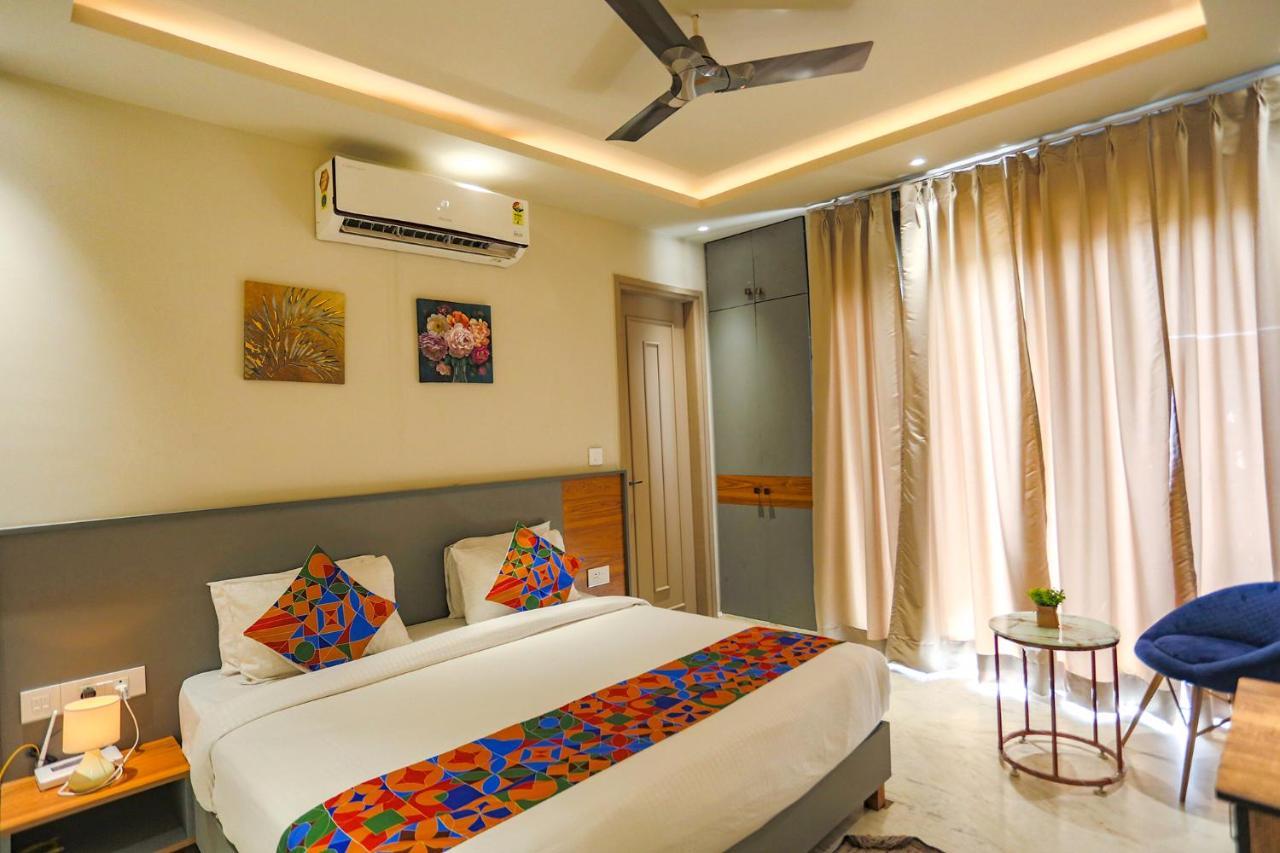 Fabhotel Clarks Suites Noida Exterior foto