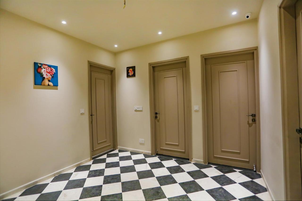 Fabhotel Clarks Suites Noida Exterior foto